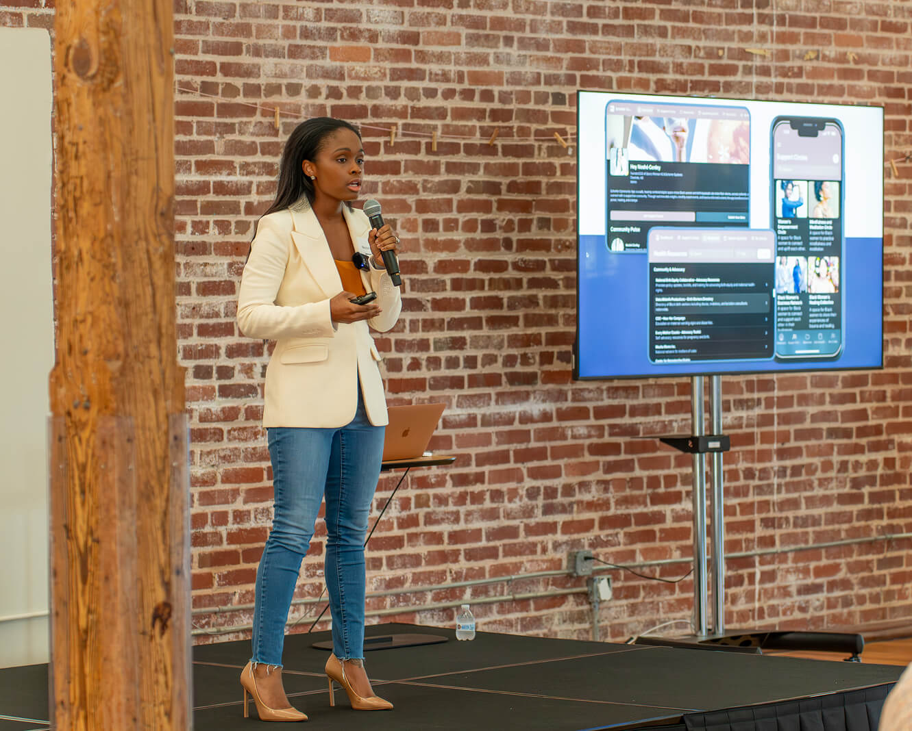 Audience at the gALPHA Charlotte pitch night event